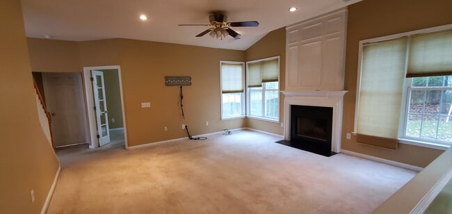Living Room with TV Hookup - 412 Collingsworth Ln