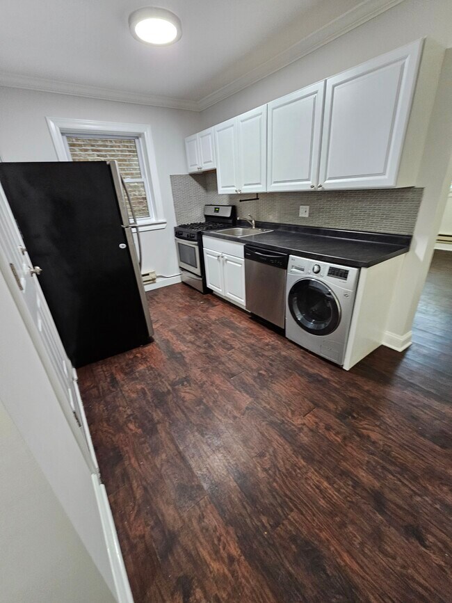 Photo - 2125 W Giddings St Apartments