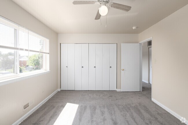2BR, 1BA - 850SF