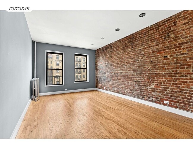 Photo - 880 W 181st St