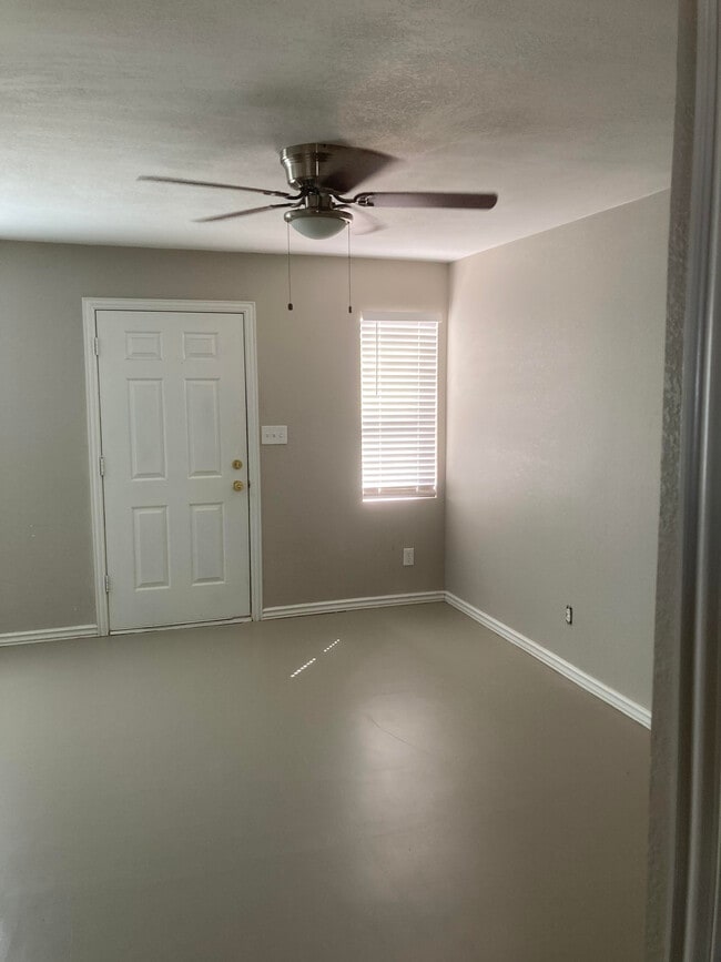 Living room entrance - 2723 e southgate ave Unit 102