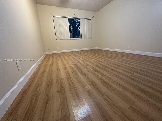 Photo - 5800 NE 22nd Way Unidad 508