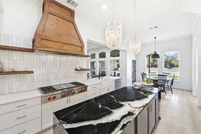 Photo - 131 Eaton Ln