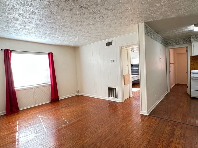 Photo - Just steps to the ocean and Main Beach!