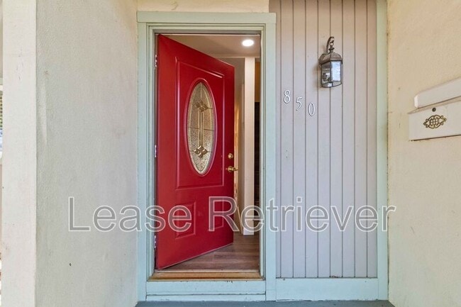 Photo - 850 Sequoia Blvd