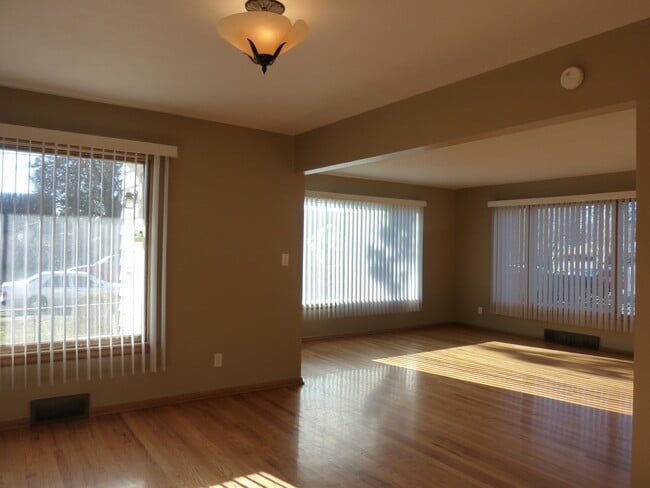 Photo - 719 E 35th Ave