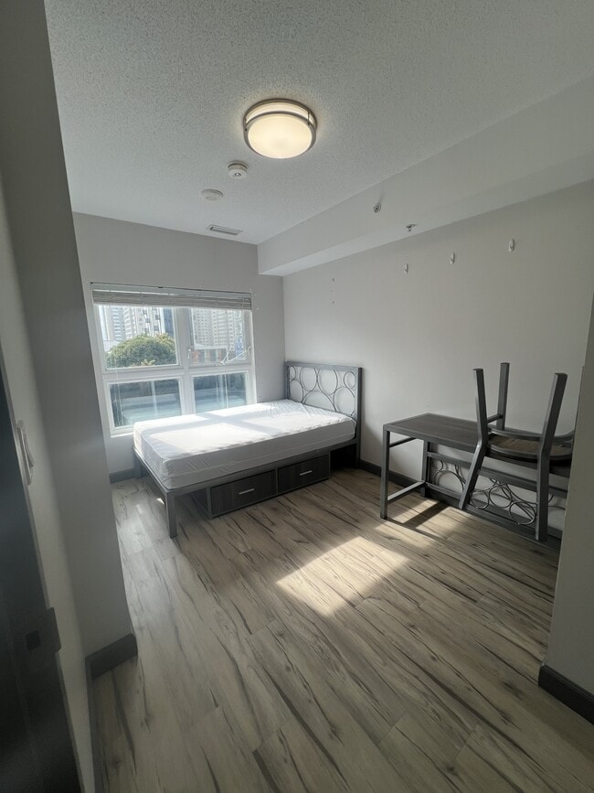 Photo - 258A-258A Sunview St