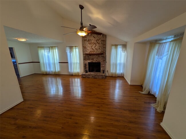 Photo - 17054 Cairnlassie St