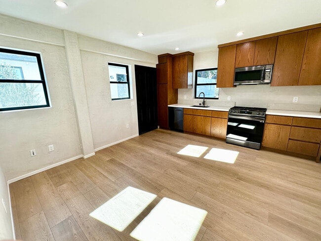 Photo - 4414 Saint Clair Ave Unit 4412