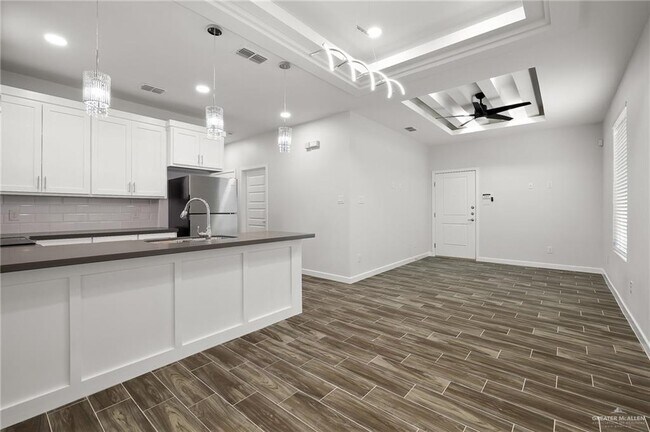 Photo - 30 Violet Ave W Unidad 2