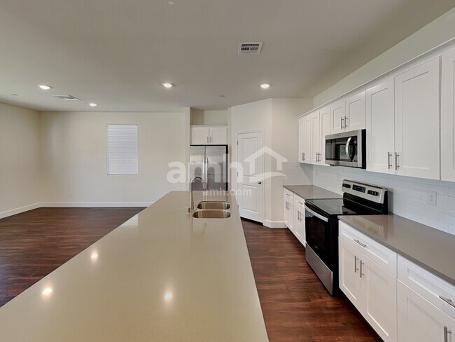 Photo - 290 Austin Bellerose Pl