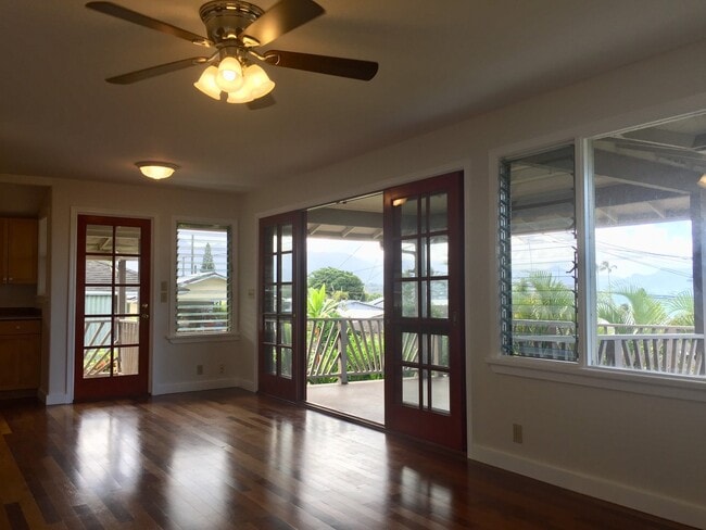 Building Photo - Kaneohe: 3 Bed, 1 Bath Duplex Rental
