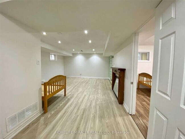 Photo - 3081 Nawbrook Rd