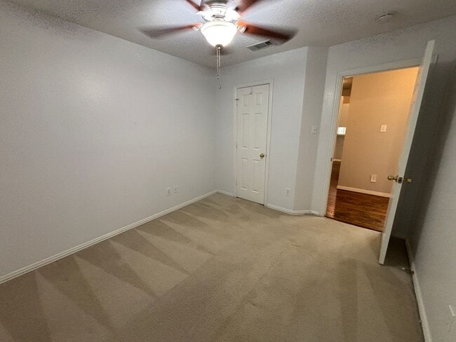 Photo - 2921 Meadow Glen Dr