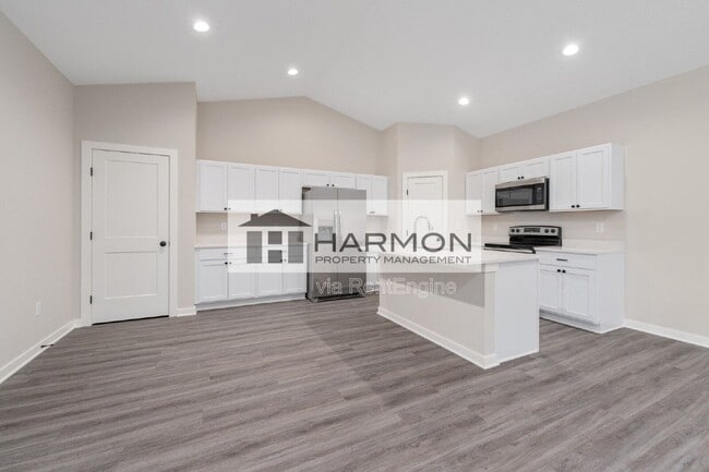 Photo - 3306 W 9th St N