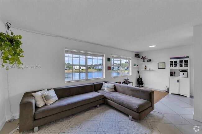 Building Photo - 333 SW 86th Ave Unit 206 Rental
