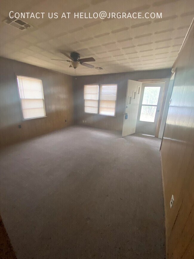 Photo - 600 E Navarro St