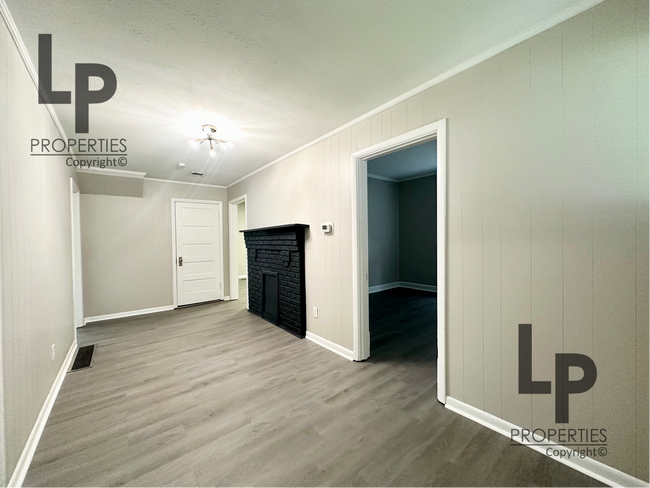 Photo - 211 E Sixth St