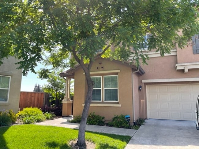 Building Photo - Gated community Rental