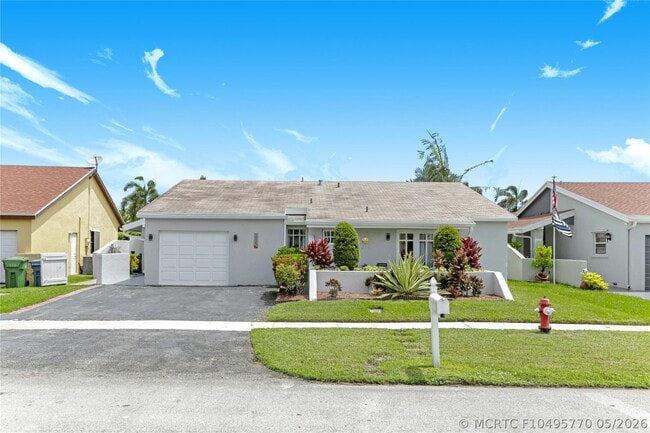 Photo - 16643 Redwood Way