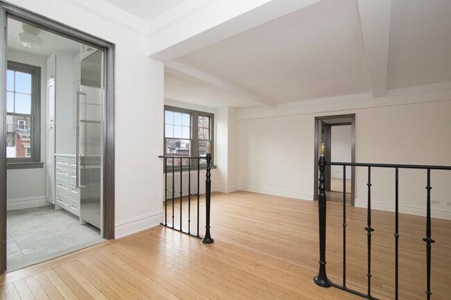 Building Photo - 299 W 12th St