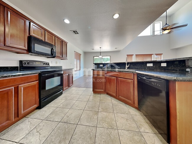 Photo - 1497 E Magnum Rd