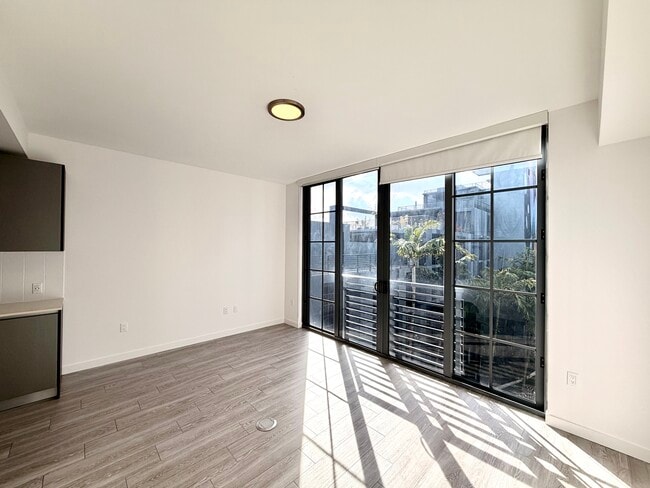 Photo - 218 NW 34th St Unidad S4