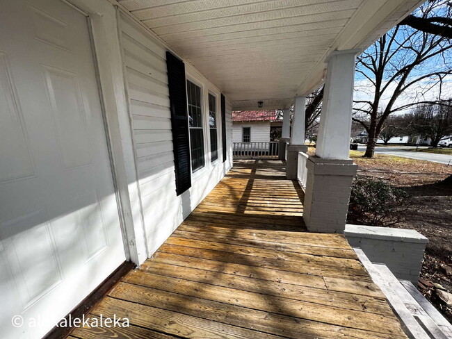Photo - 1113 W Webb Ave