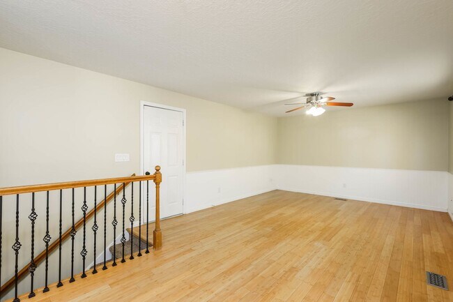 Photo - Spacious 4 Bed, 3 Bath Pet-Friendly Home w...