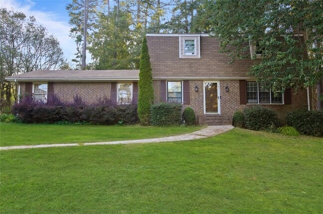 Photo - 461 Village Green Ct SW