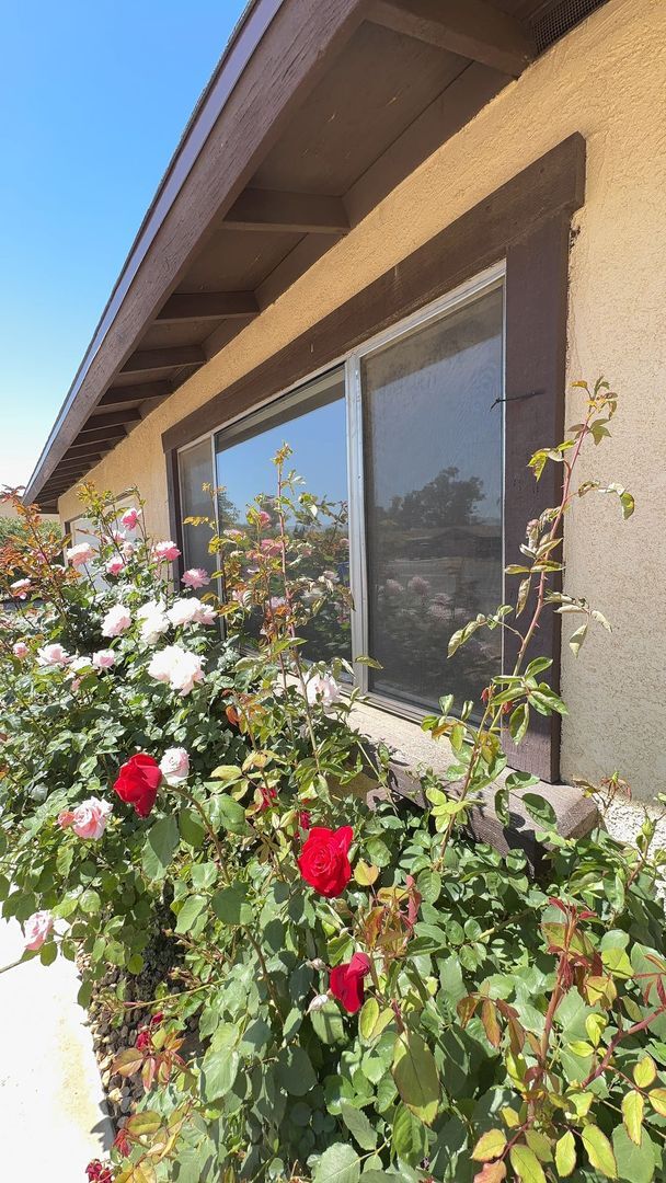 Building Photo - NEWLY UPDATED APPLE VALLEY HOME