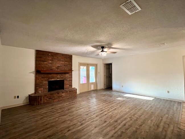 Photo - 5901 Larry Dr