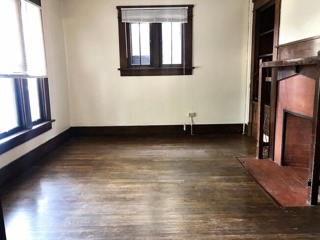 Photo - 5 Bedroom House - Walking distance from Central Campus