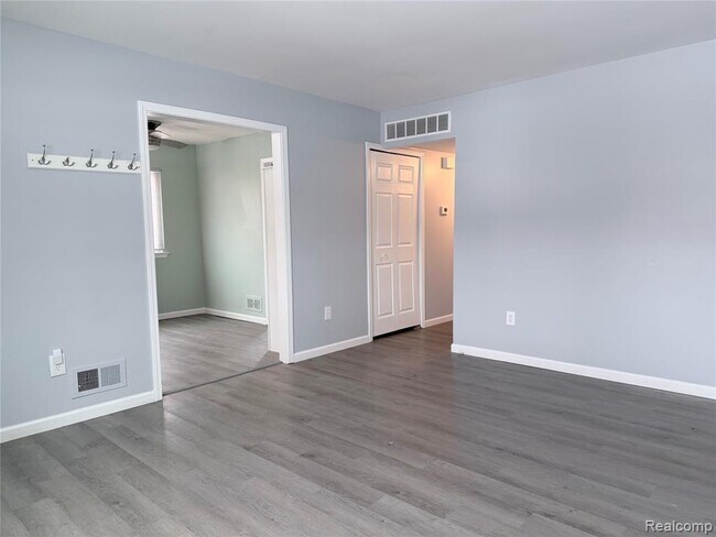 Photo - 166 W Coy Ave