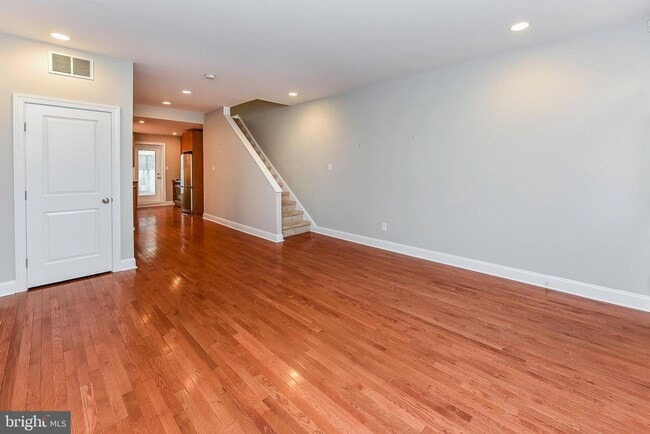 Photo - 2012 Carpenter St