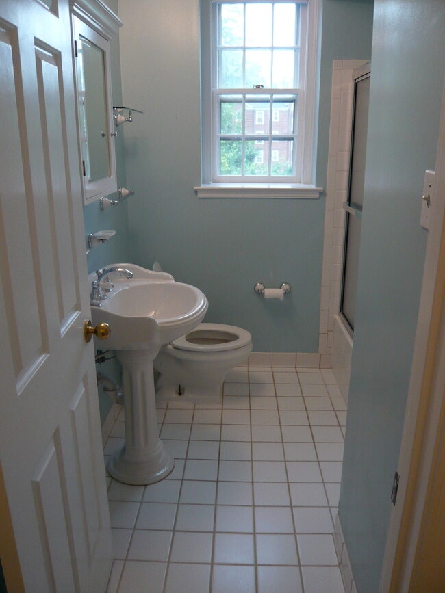 Baño - 3750 39th St NW Unidad F-150
