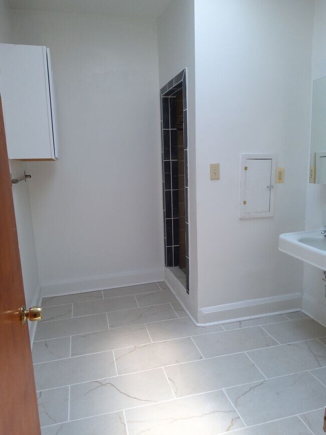 Photo - 6BR / 3BA Charles Village Town home!