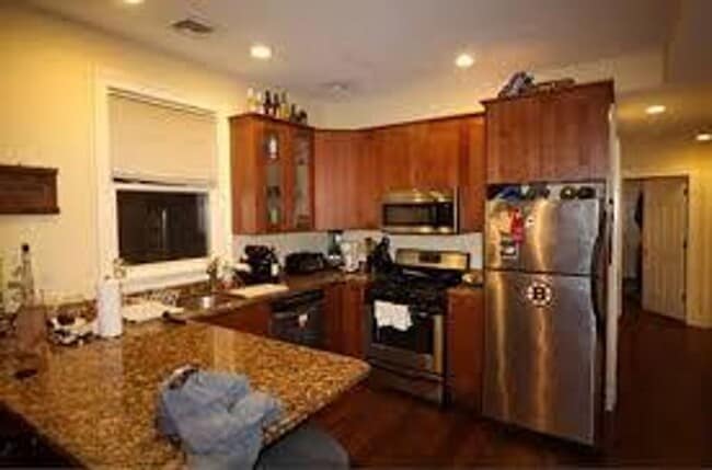 Photo - 735 Parker St