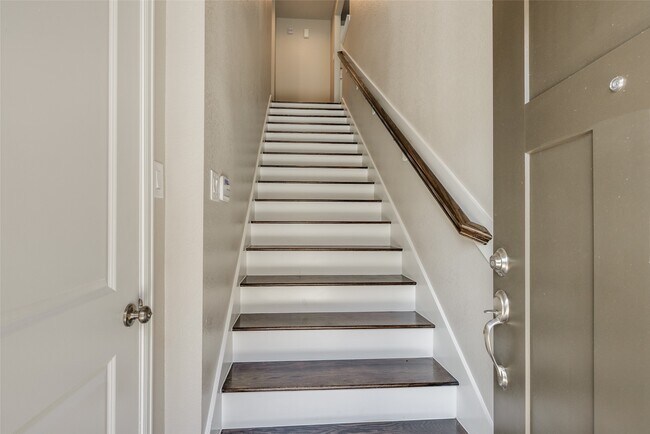 Photo - 221 Pk Pl Cir Unit C