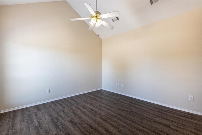Photo - 102 Collett Ct