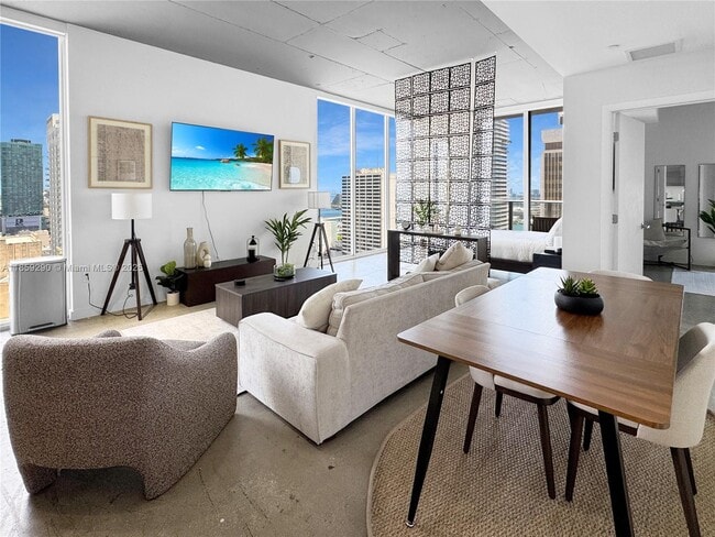 Building Photo - 151 SE 1st St Unit 2702 Rental