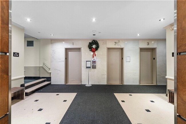 Building Photo - 201 St Pauls Ave Unit 5A