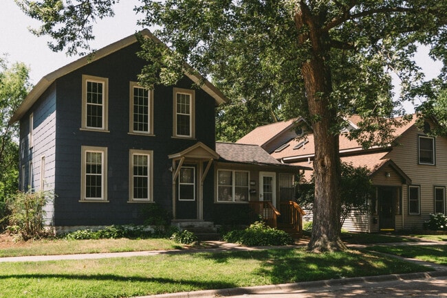 Building Photo - 379 E Wabasha St