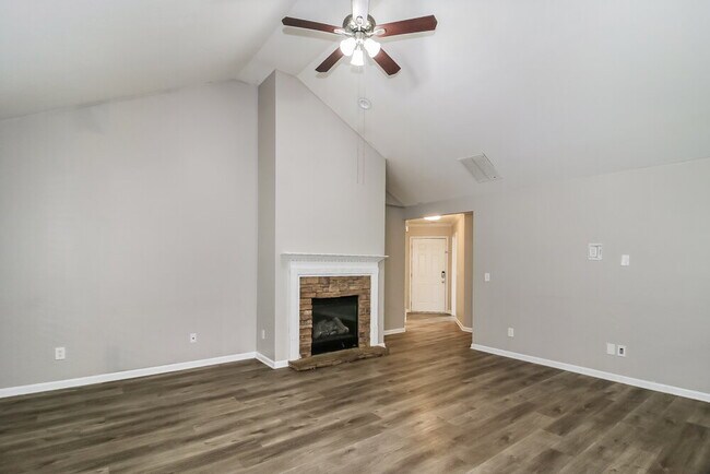 Photo - 224 Greenview Dr