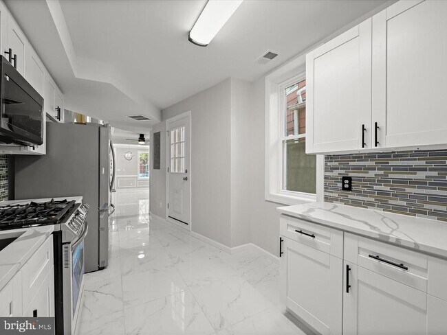 Building Photo - 1015 S Kenwood Ave Rental