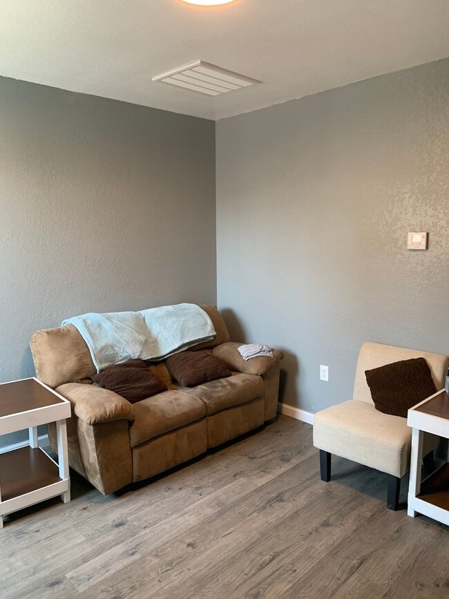 Photo - 903 E Cason st Unidad 903 E Carson st  two