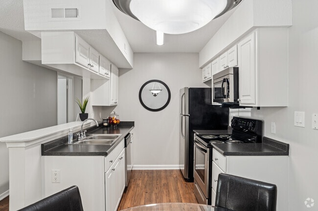 Marilyn 2BR, 1.5BA - 1,000SF - Kitchen - Franklin Woods - Students: Save up to 10%!