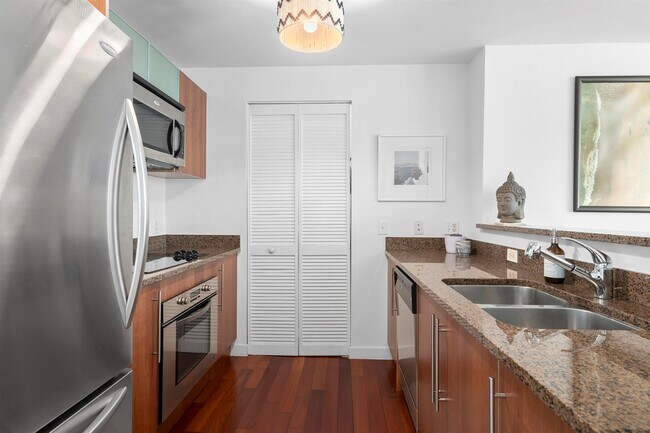 Photo - 300 S Biscayne Blvd