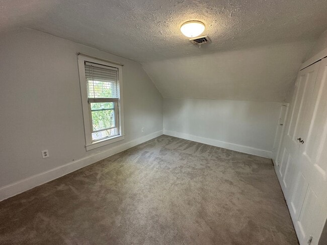 Photo - 18 E Salem St Unidad Upper