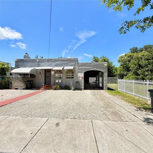 Building Photo - 737 NE 127th St Unit B